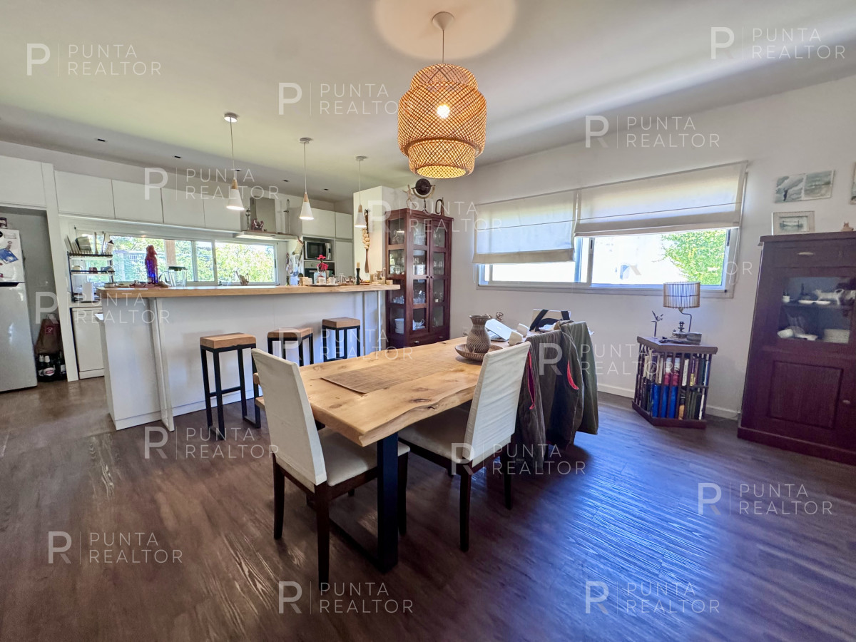 Casa ID.2518 - Alquiler Casa, 2 Dormitorios, La Barra, Punta Del Este, Uruguay  