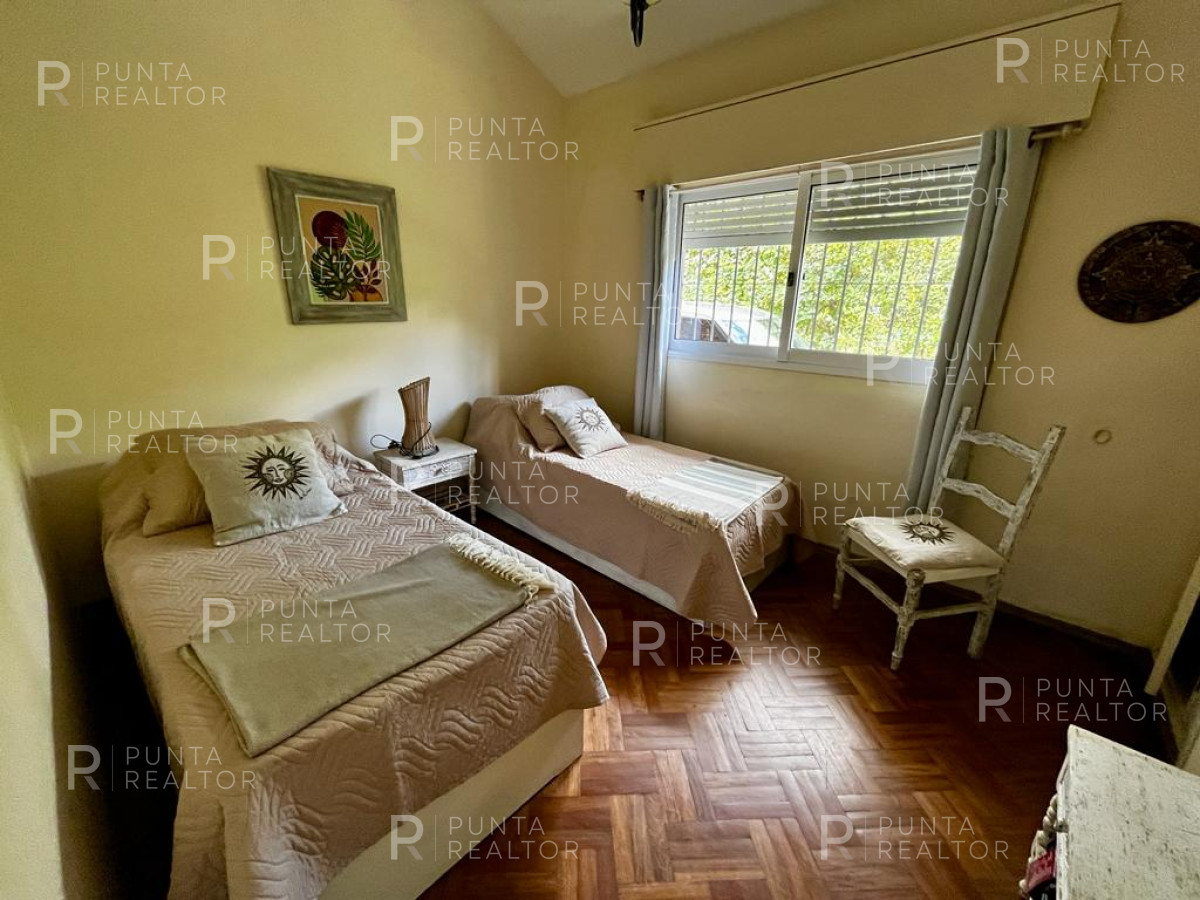 Casa ID.2454 - Casa Alquiler, 3 Dormitorios, Pileta climatizada, Playa Mansa, Punta del Este, Uruguay