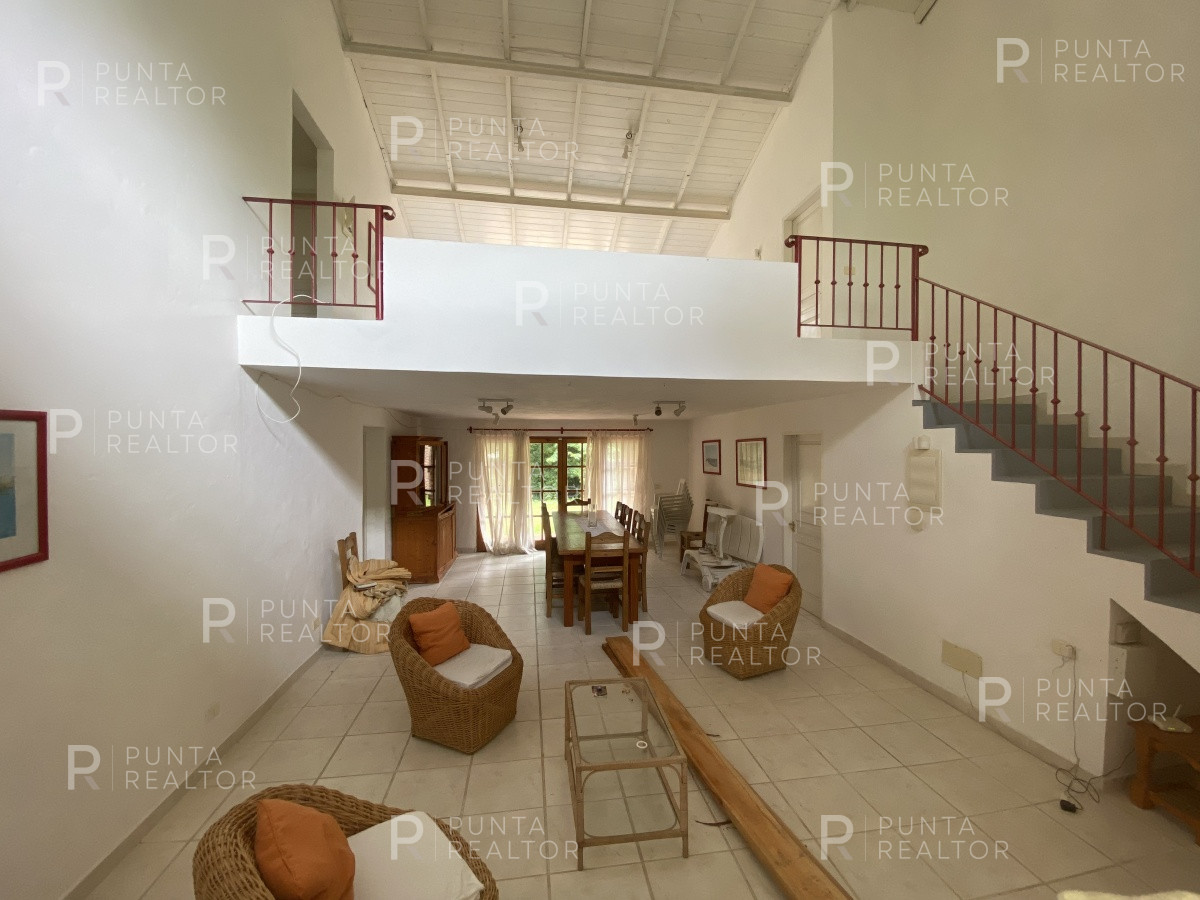 Casa ID.887 - Casa alquiler 6 dormitorios La Barra, Punta del Este, Uruguay