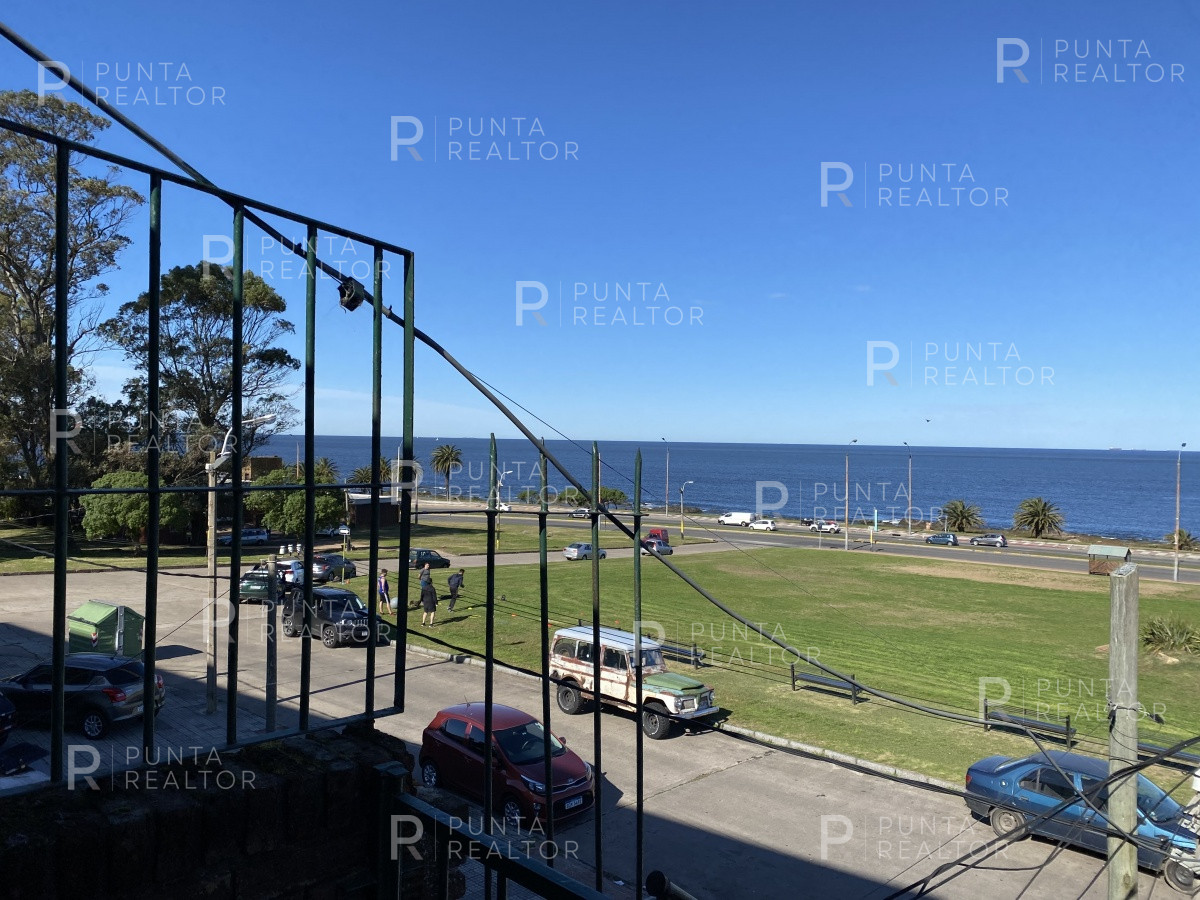 Casa ID.828 - Casa en alquiler 3 dormitorios, 2 suites, servicio, barbacoa, jardines, Montevideo Uruguay