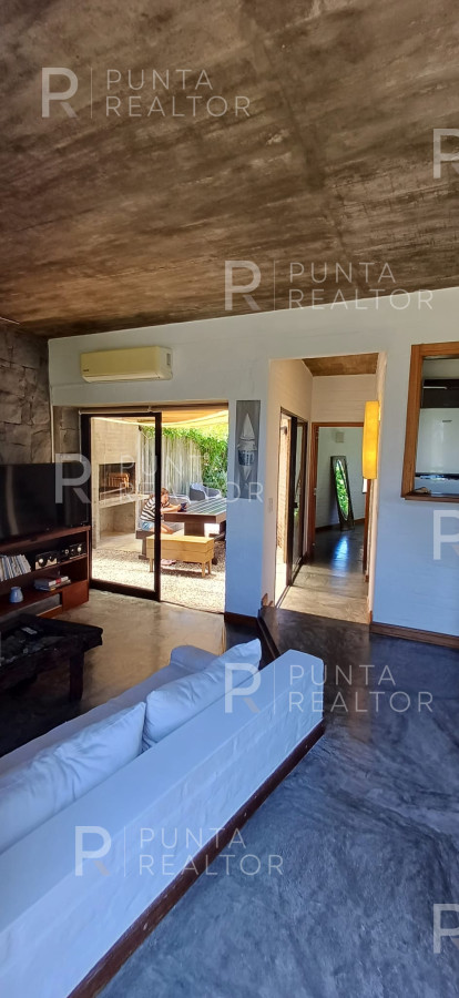 Casa ID.502 - casa Alquiler 4 dormitorios, Pileta, Montoya, La Barra, Uruguay