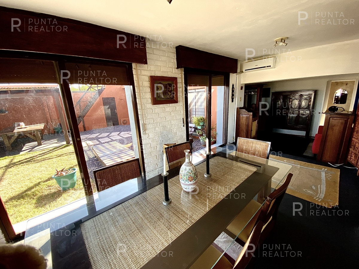 Casa ID.807 - Casa Venta 5 dormitorios, Altos de Punta Piedras, Manantiales, Uruguay