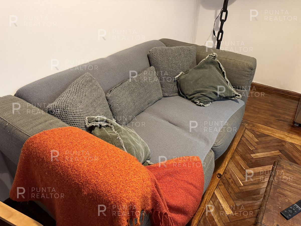 Casa ID.828 - Casa en alquiler 5 dormitorios, 3 suites, servicio, barbacoa, jardines, Montevideo Uruguay