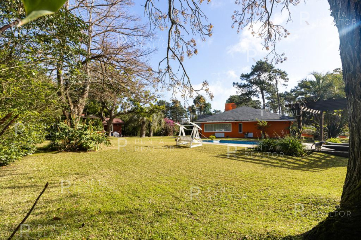 Casa ID.1199 - Excelente casa en alquiler anual 5 dormitorios y pileta climatizada, Punta del Este, Uruguay