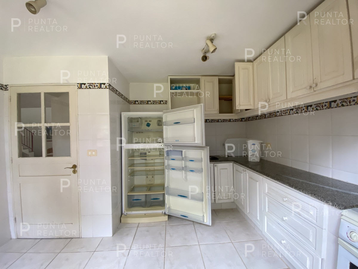 Casa ID.887 - Casa alquiler 6 dormitorios La Barra, Punta del Este, Uruguay