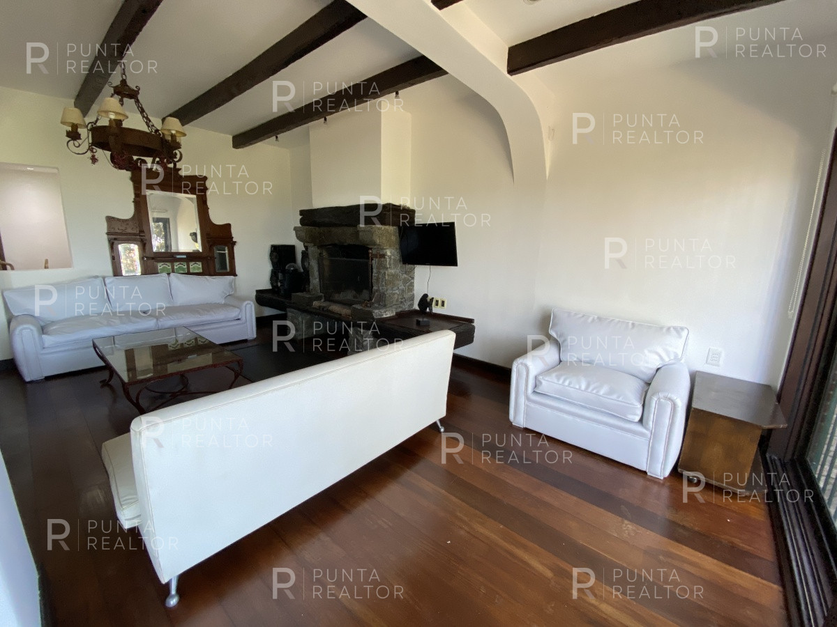 Casa ID.828 - Casa en alquiler 3 dormitorios, 2 suites, servicio, barbacoa, jardines, Montevideo Uruguay