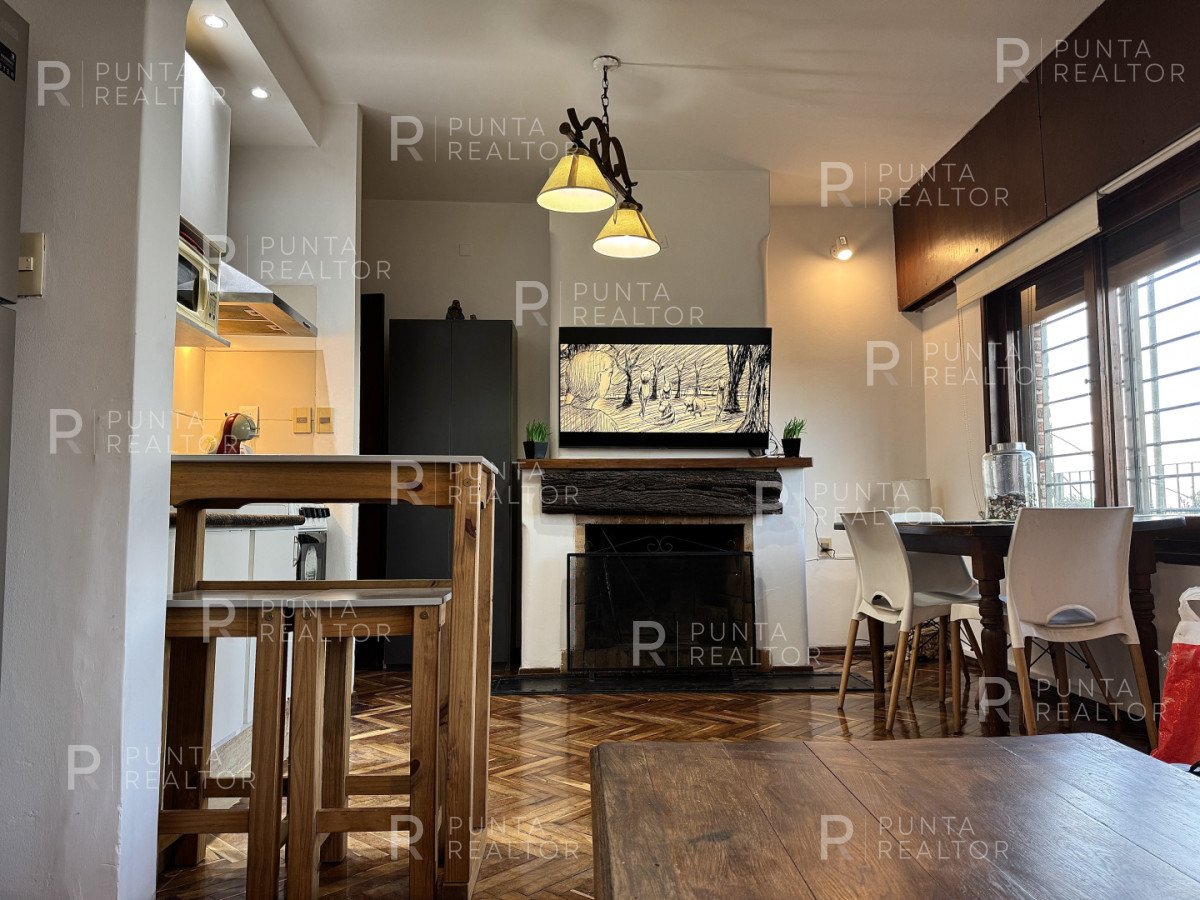 Casa ID.828 - Casa en alquiler 5 dormitorios, 3 suites, servicio, barbacoa, jardines, Montevideo Uruguay