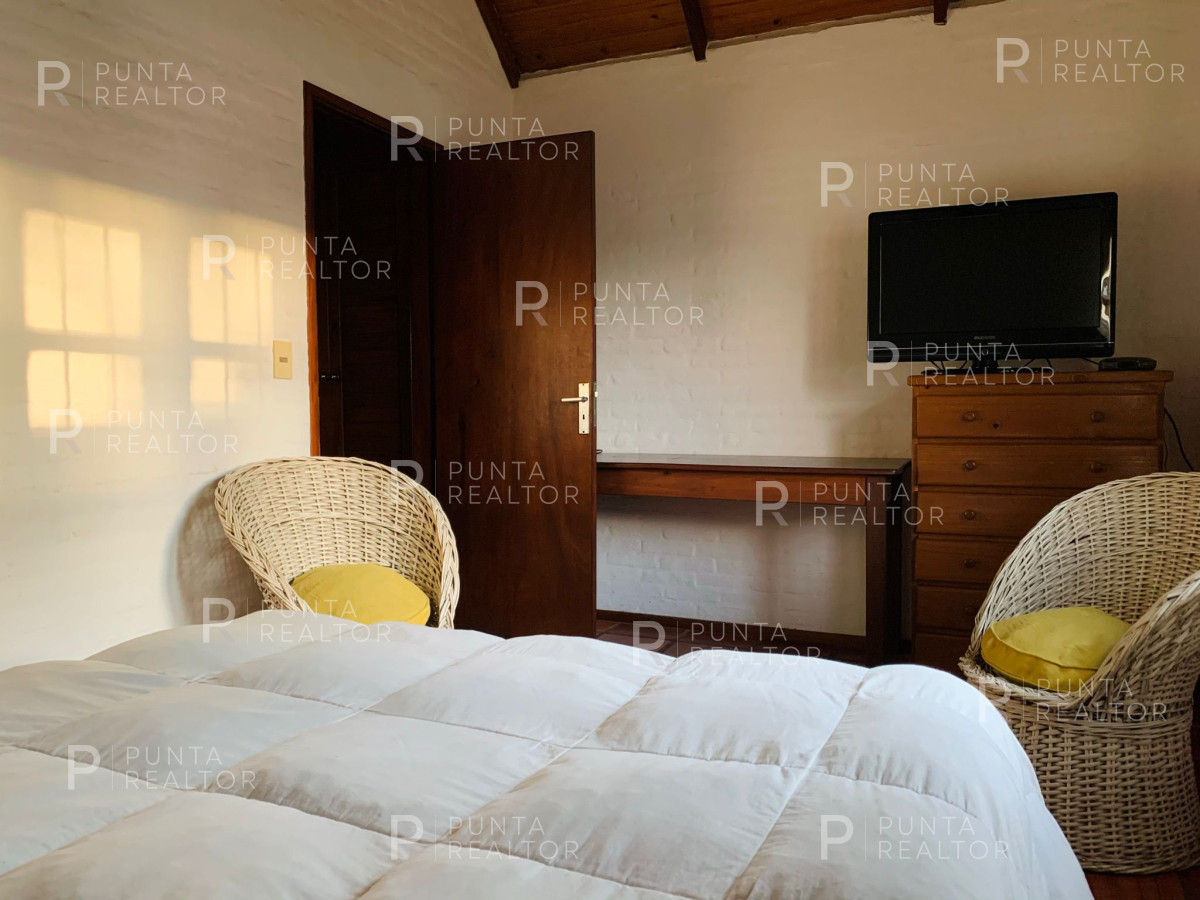 Casa ID.1371 - Alquiler Casa, 4 Dormitorios, El Tesoro, La Barra, Punta del Este