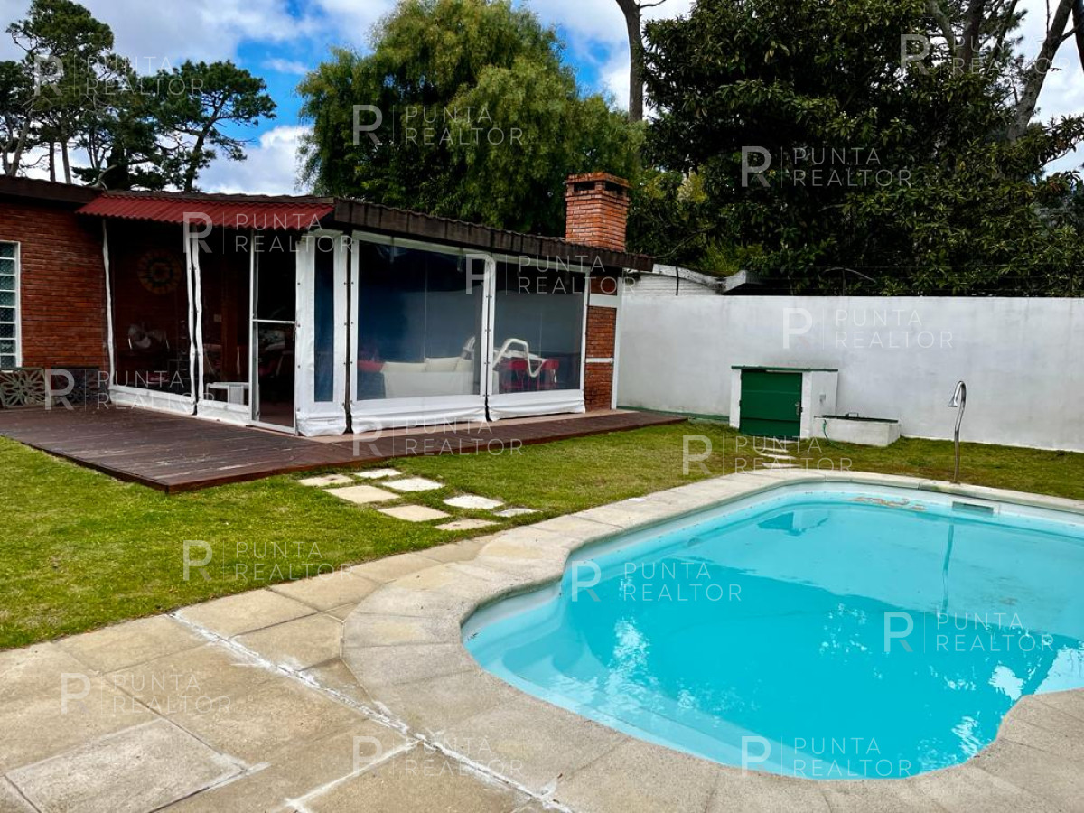 Casa ID.2454 - Casa Alquiler, 3 Dormitorios, Pileta climatizada, Playa Mansa, Punta del Este, Uruguay