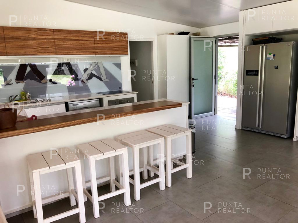 Casa ID.535 - Casa Venta, 3 dormitorios, 2 baños, El Tesoro, La Barra