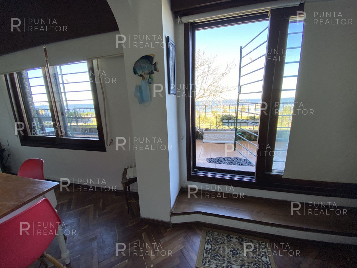 Casa ID.828 - Casa en alquiler 3 dormitorios, 2 suites, servicio, barbacoa, jardines, Montevideo Uruguay