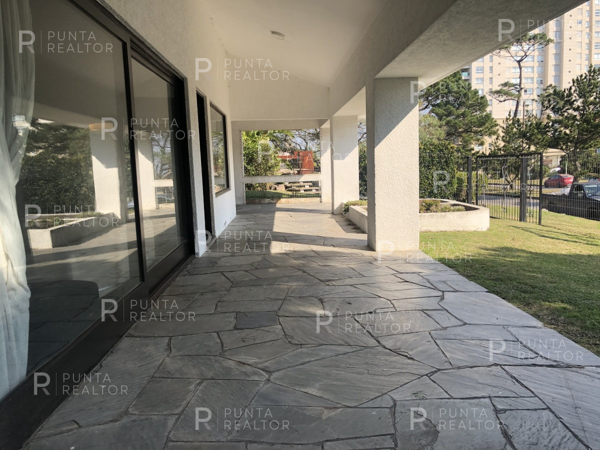 Casa ID.219 - Casa en Venta en Playa Mansa, Punta del Este, Uruguay