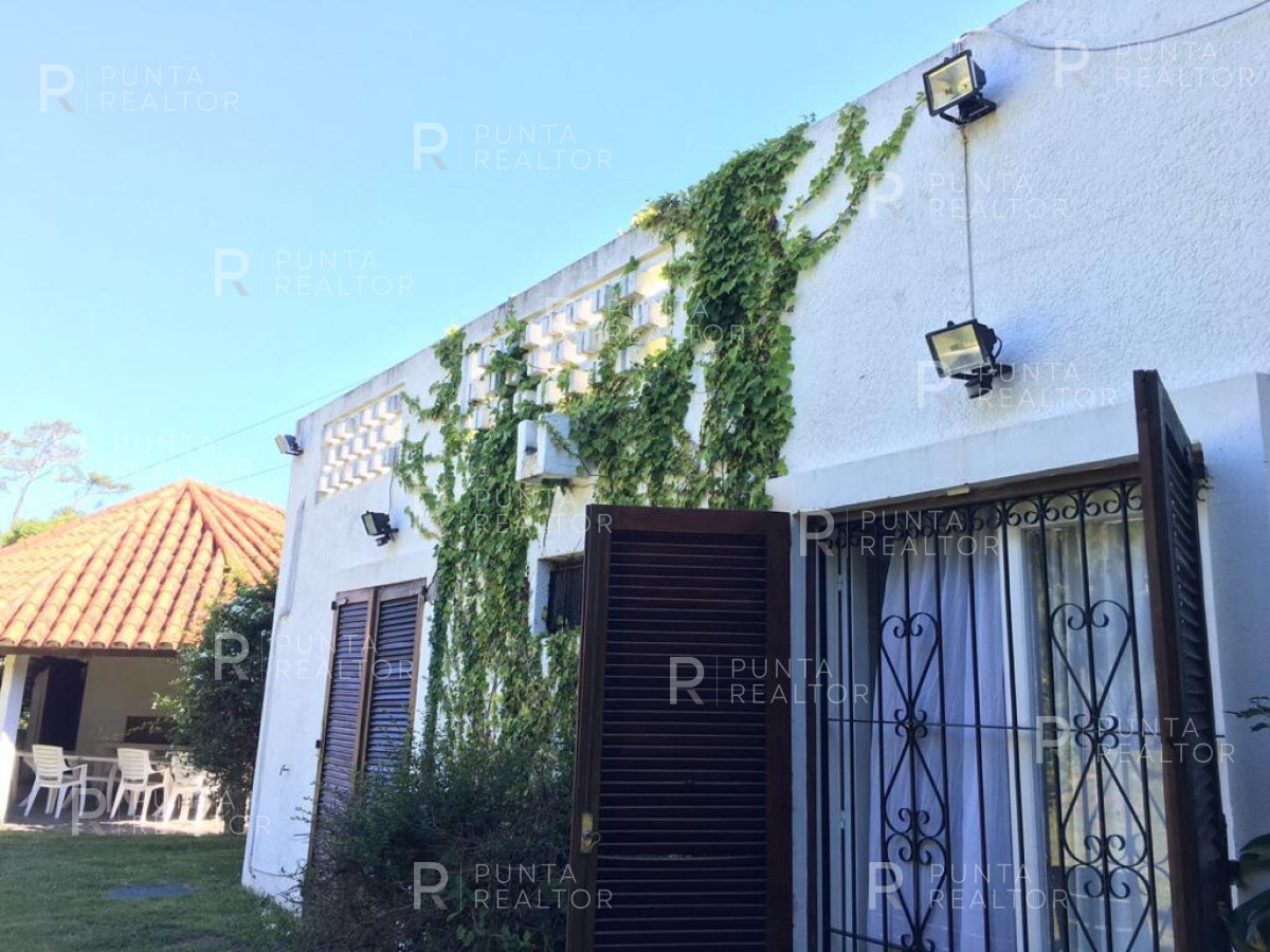Casa ID.219 - Casa en Venta en Playa Mansa, Punta del Este, Uruguay