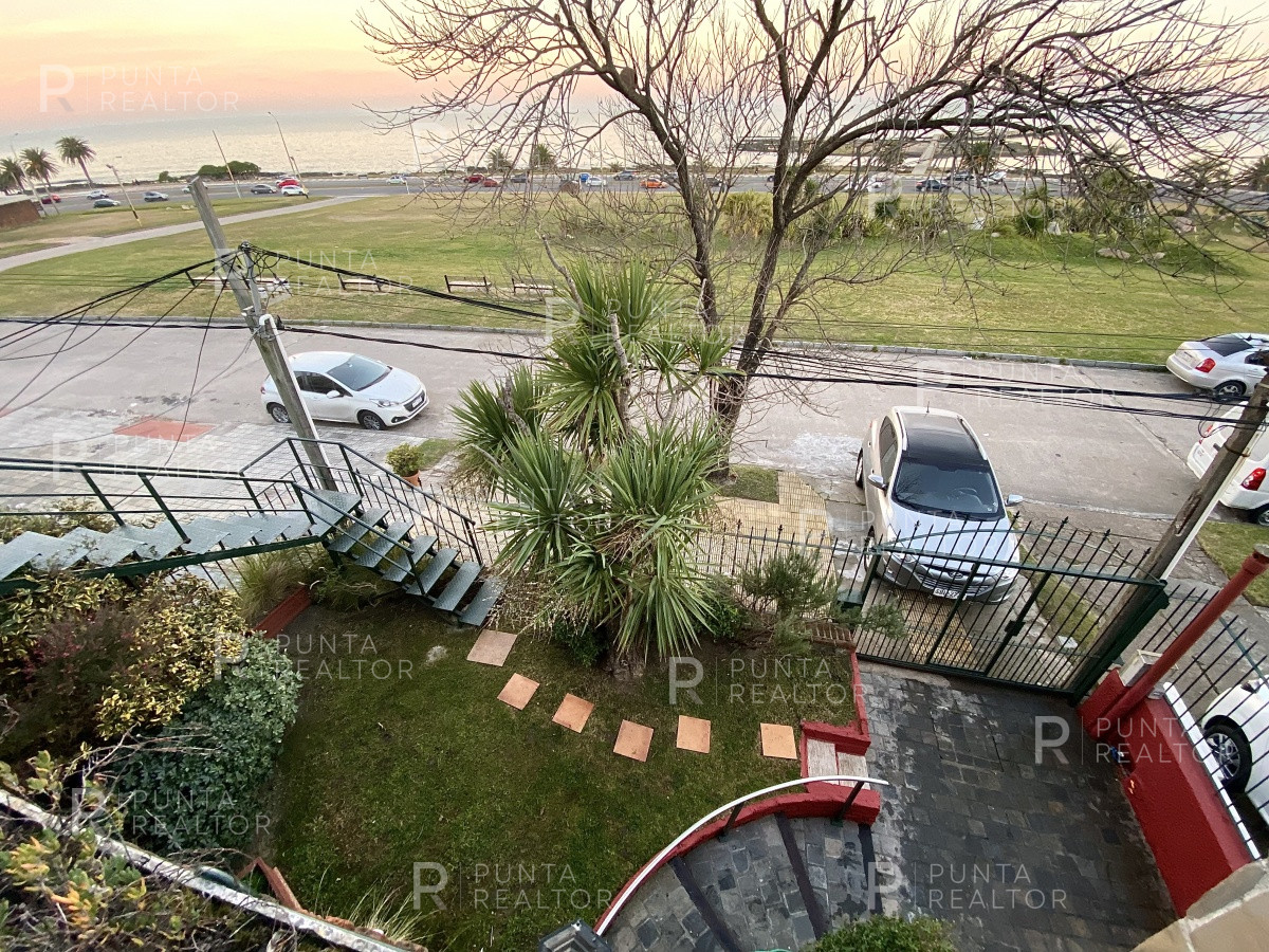 Casa ID.828 - Casa en alquiler 3 dormitorios, 2 suites, servicio, barbacoa, jardines, Montevideo Uruguay