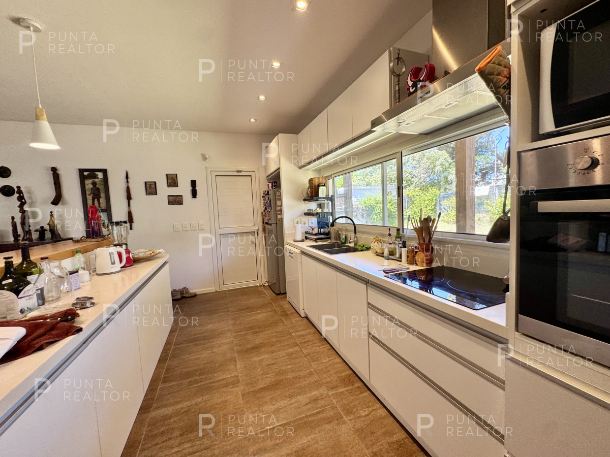 Casa ID.2518 - Alquiler Casa, 2 Dormitorios, La Barra, Punta Del Este, Uruguay  