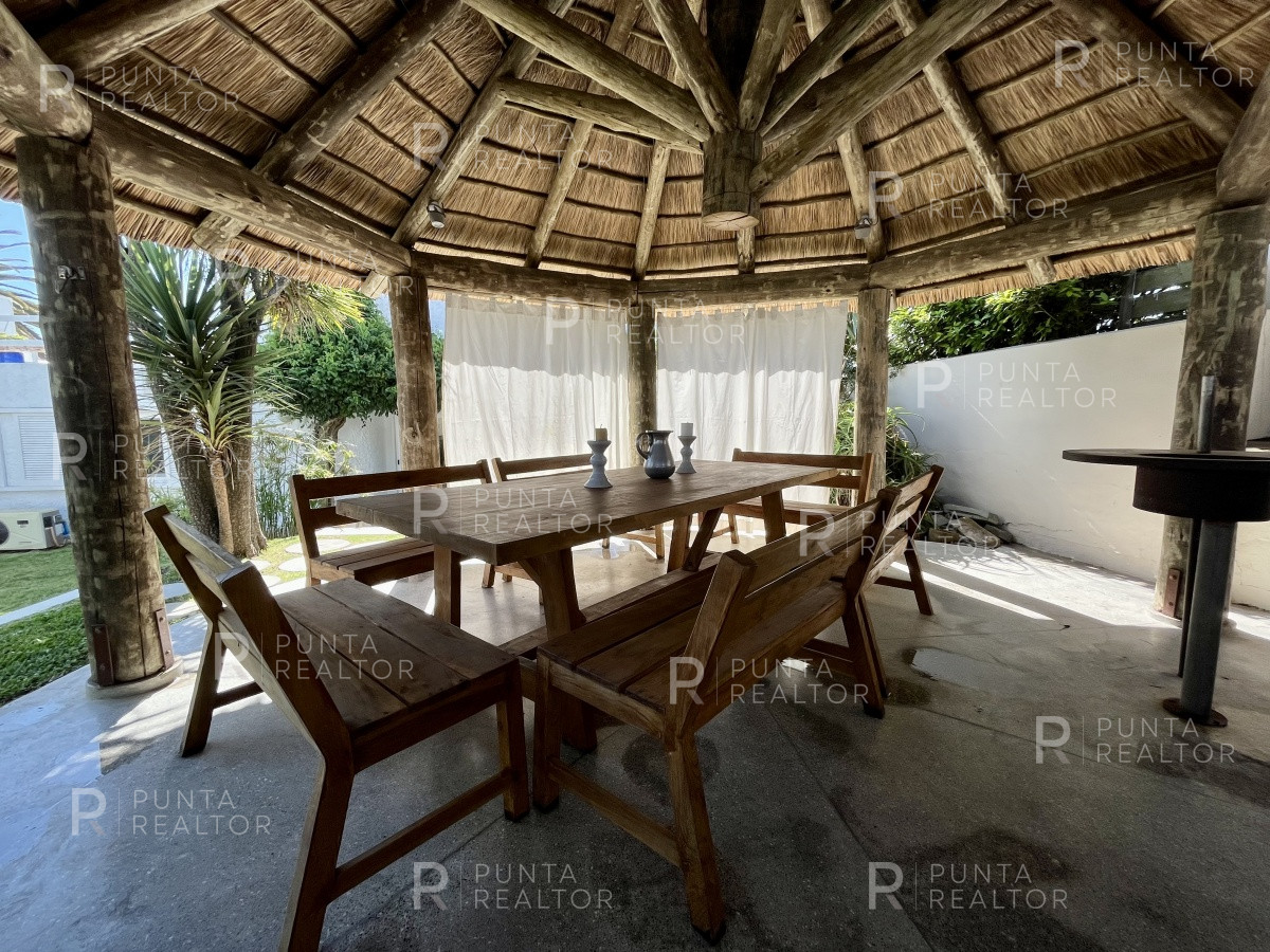 Casa ID.259 - Casa alquiler 4 dormitorios Pileta, La Barra, Uruguay