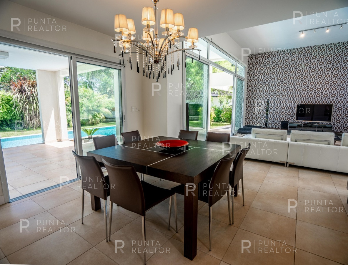 Casa ID.622 - Casa en venta 4 dormitorios, Boulevard Park, Playa Mansa, Punta del Este, Uruguay