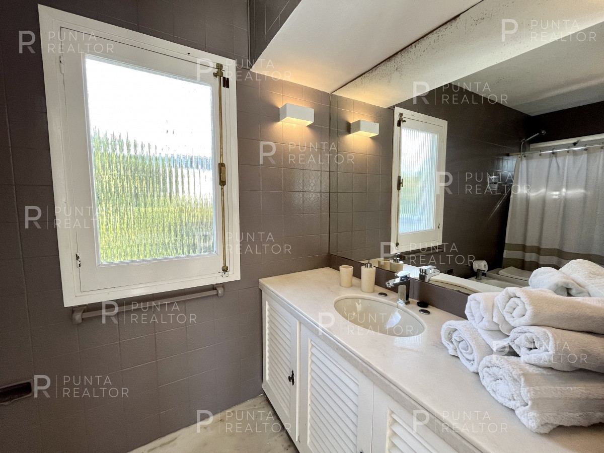 Casa ID.259 - Casa alquiler 4 dormitorios Pileta, La Barra, Uruguay