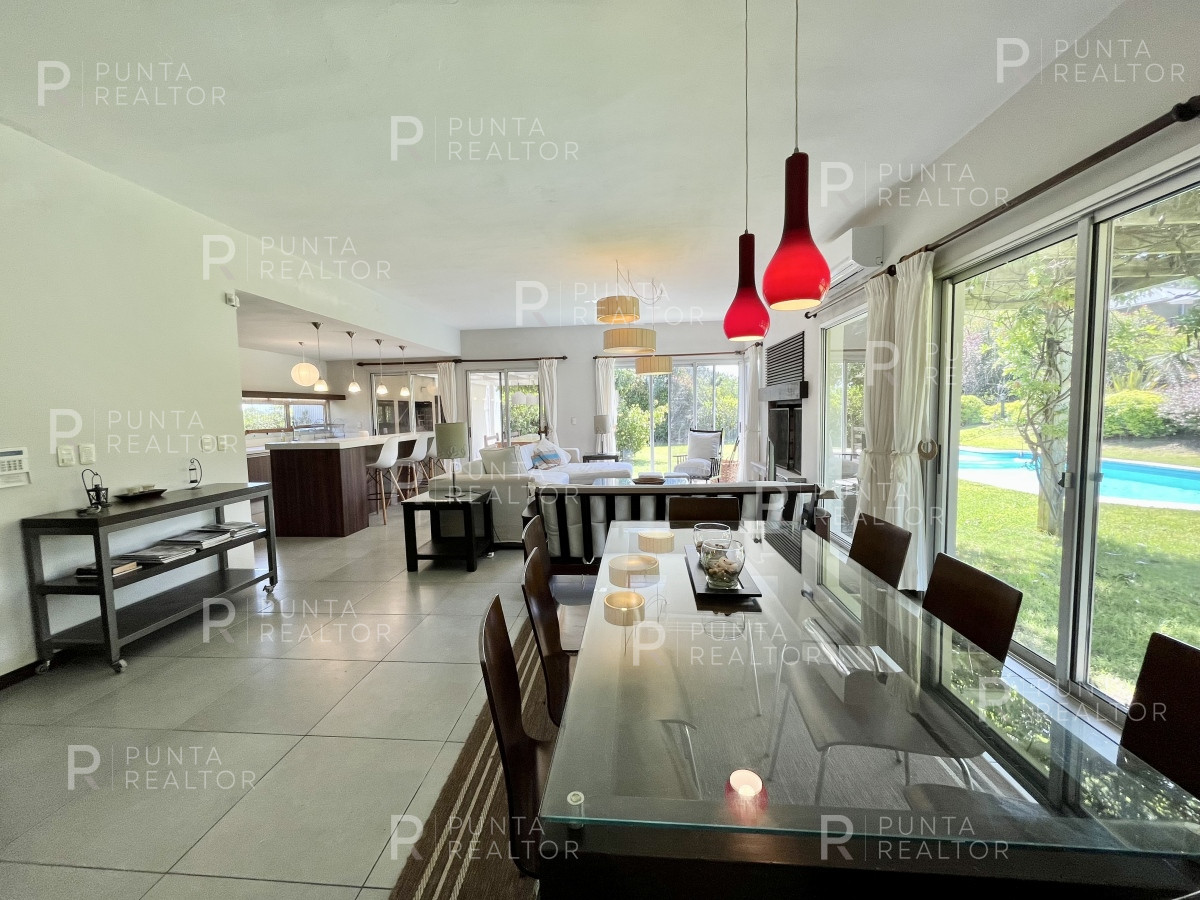 Casa ID.746 - Casa en alquiler 4 dormitorios, Pileta, La Barra, Uruguay 