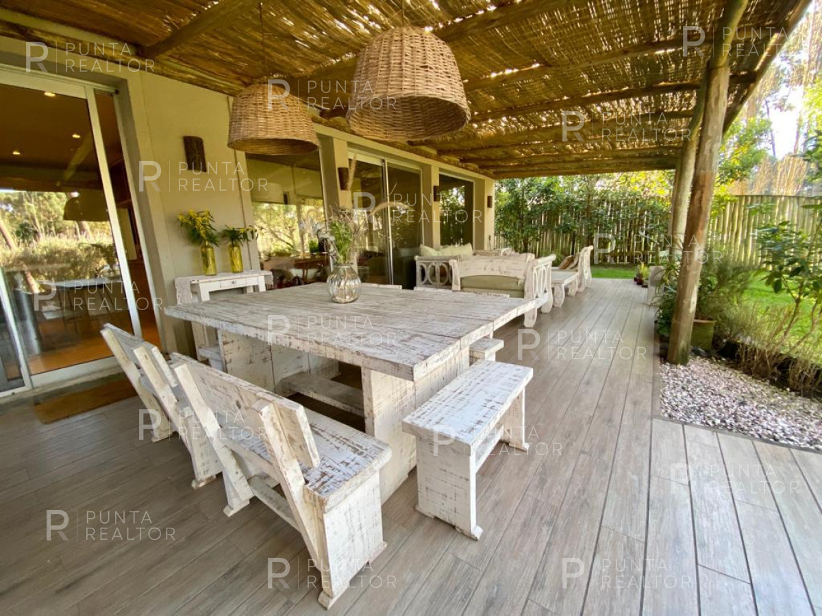 Casa ID.146 - Casa en Venta  en Barrio Privado, Rincón del Indio,  Punta del Este, Uruguay