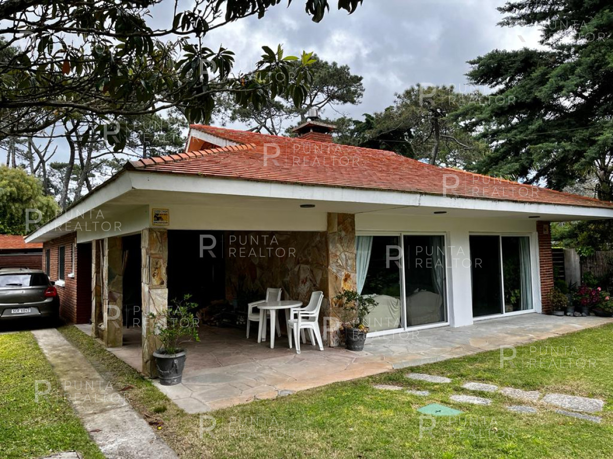 Casa ID.2454 - Casa Alquiler, 3 Dormitorios, Pileta climatizada, Playa Mansa, Punta del Este, Uruguay