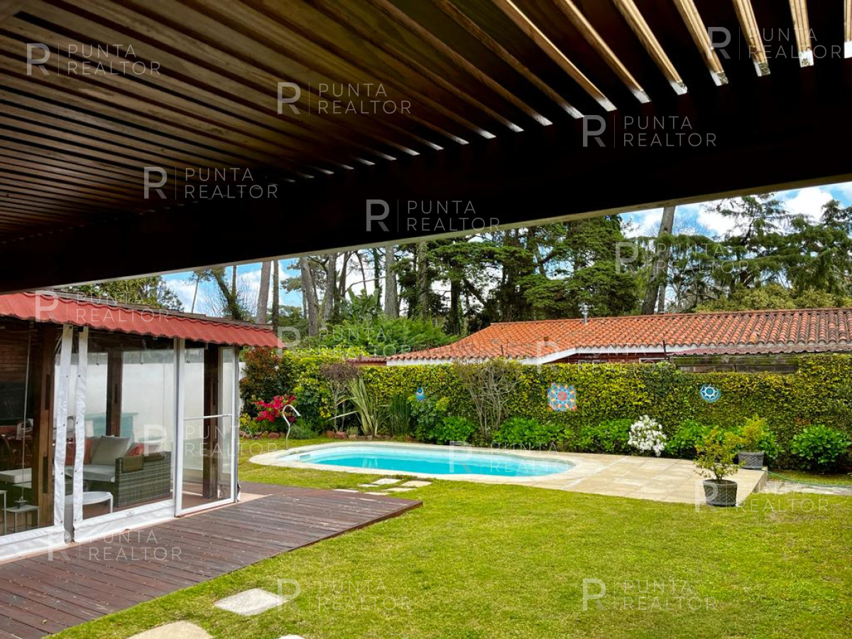 Casa ID.2454 - Casa Alquiler, 3 Dormitorios, Pileta climatizada, Playa Mansa, Punta del Este, Uruguay