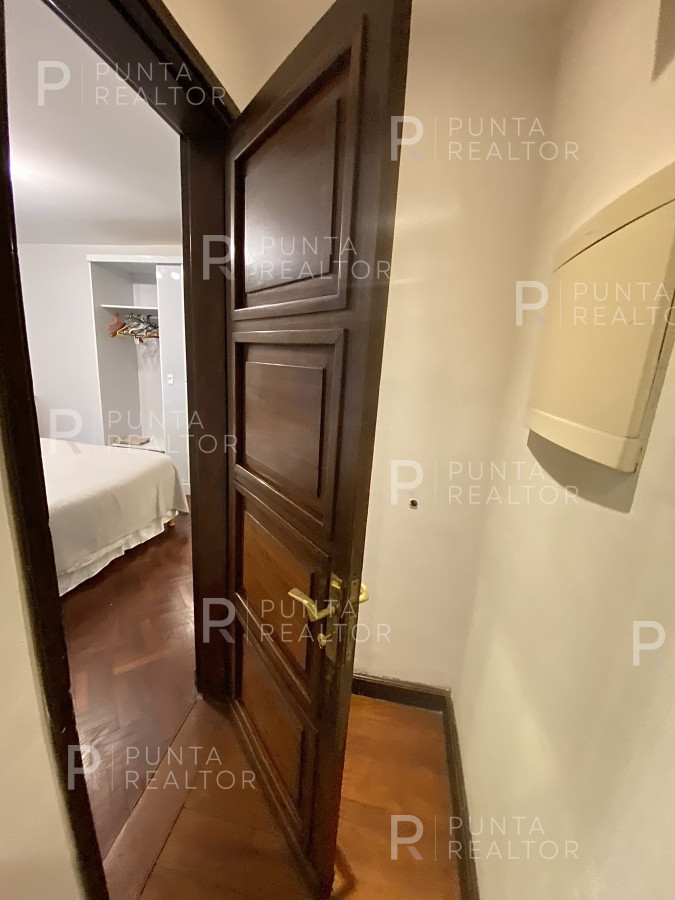 Casa ID.828 - Casa en alquiler 3 dormitorios, 2 suites, servicio, barbacoa, jardines, Montevideo Uruguay