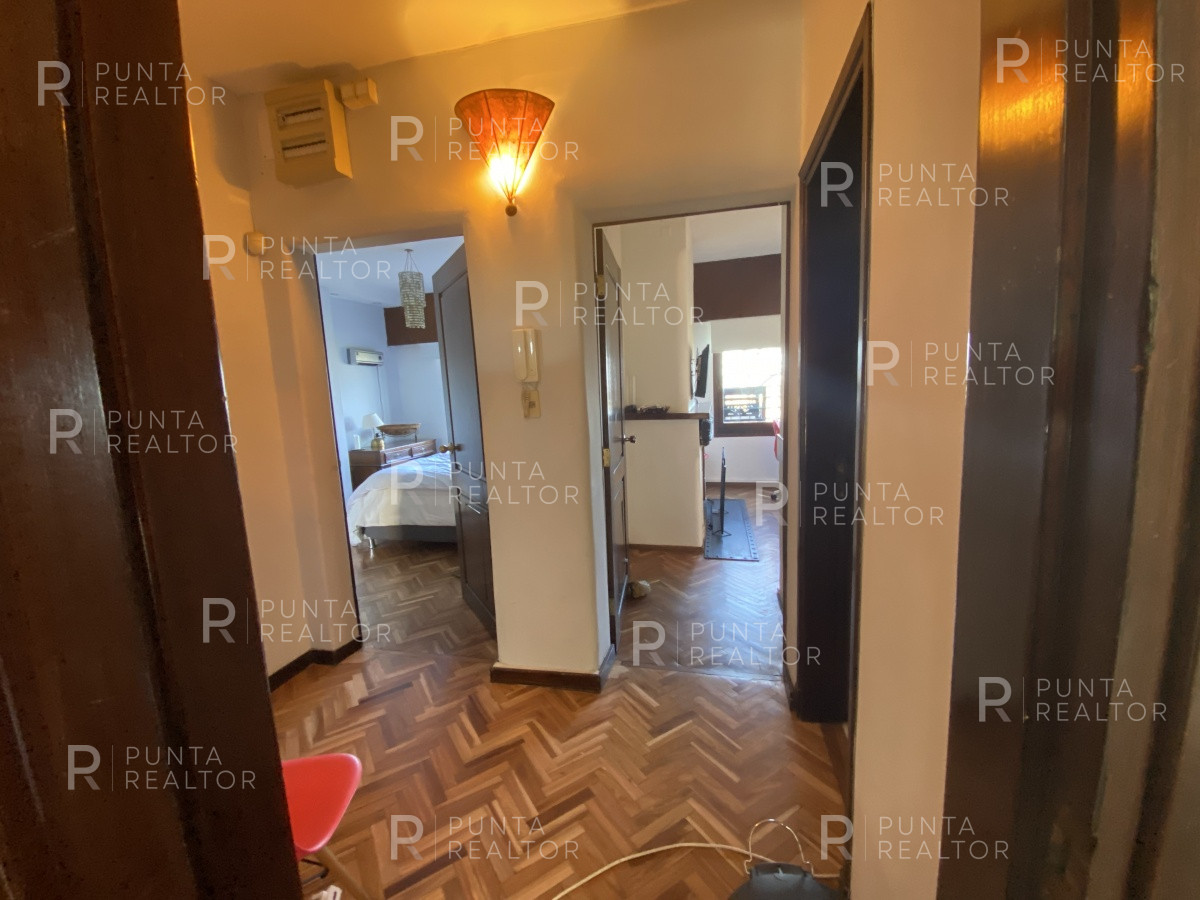 Casa ID.828 - Casa en alquiler 3 dormitorios, 2 suites, servicio, barbacoa, jardines, Montevideo Uruguay