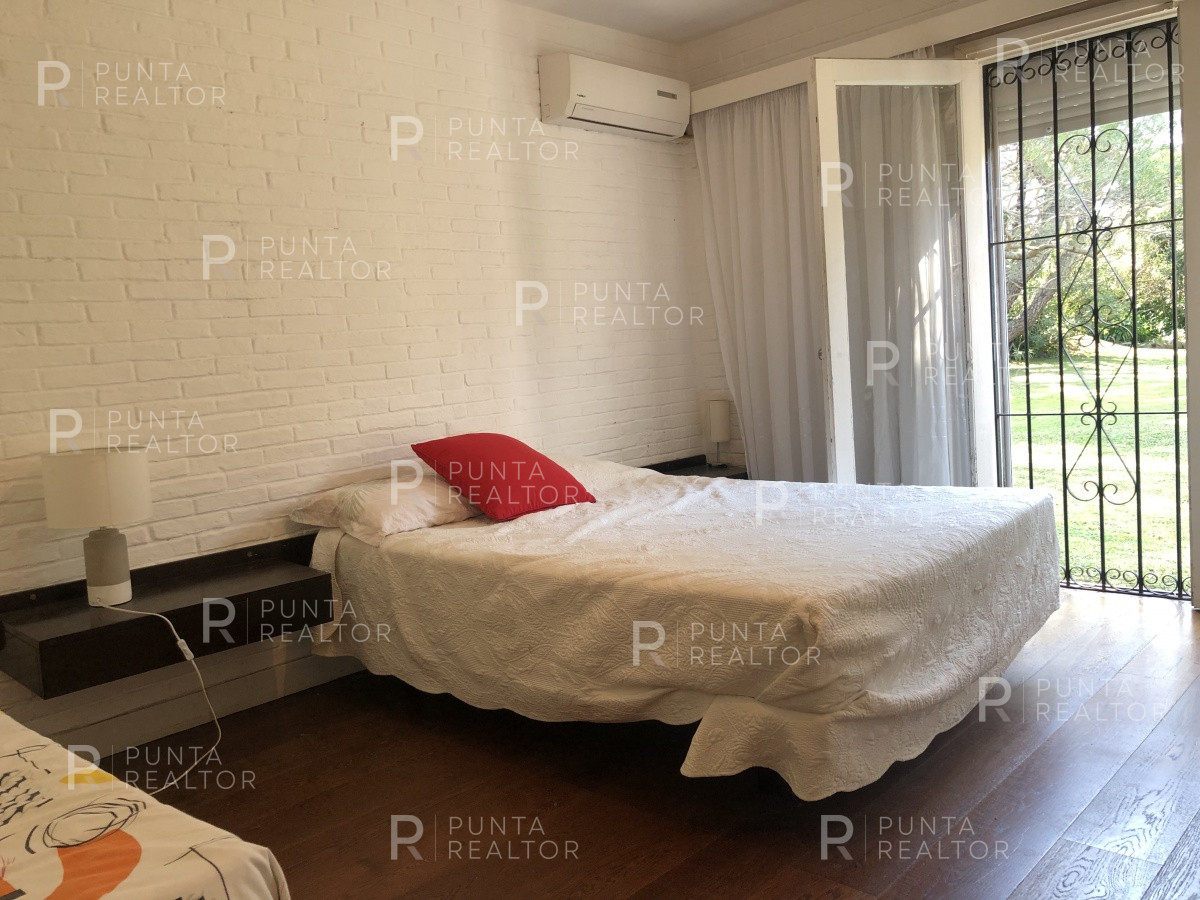 Casa ID.219 - Casa en Venta en Playa Mansa, Punta del Este, Uruguay