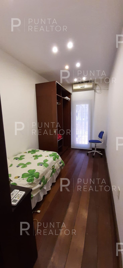 Casa ID.828 - Casa en alquiler 3 dormitorios, 2 suites, servicio, barbacoa, jardines, Montevideo Uruguay