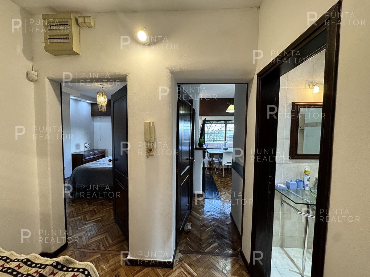 Casa ID.828 - Casa en alquiler 5 dormitorios, 3 suites, servicio, barbacoa, jardines, Montevideo Uruguay