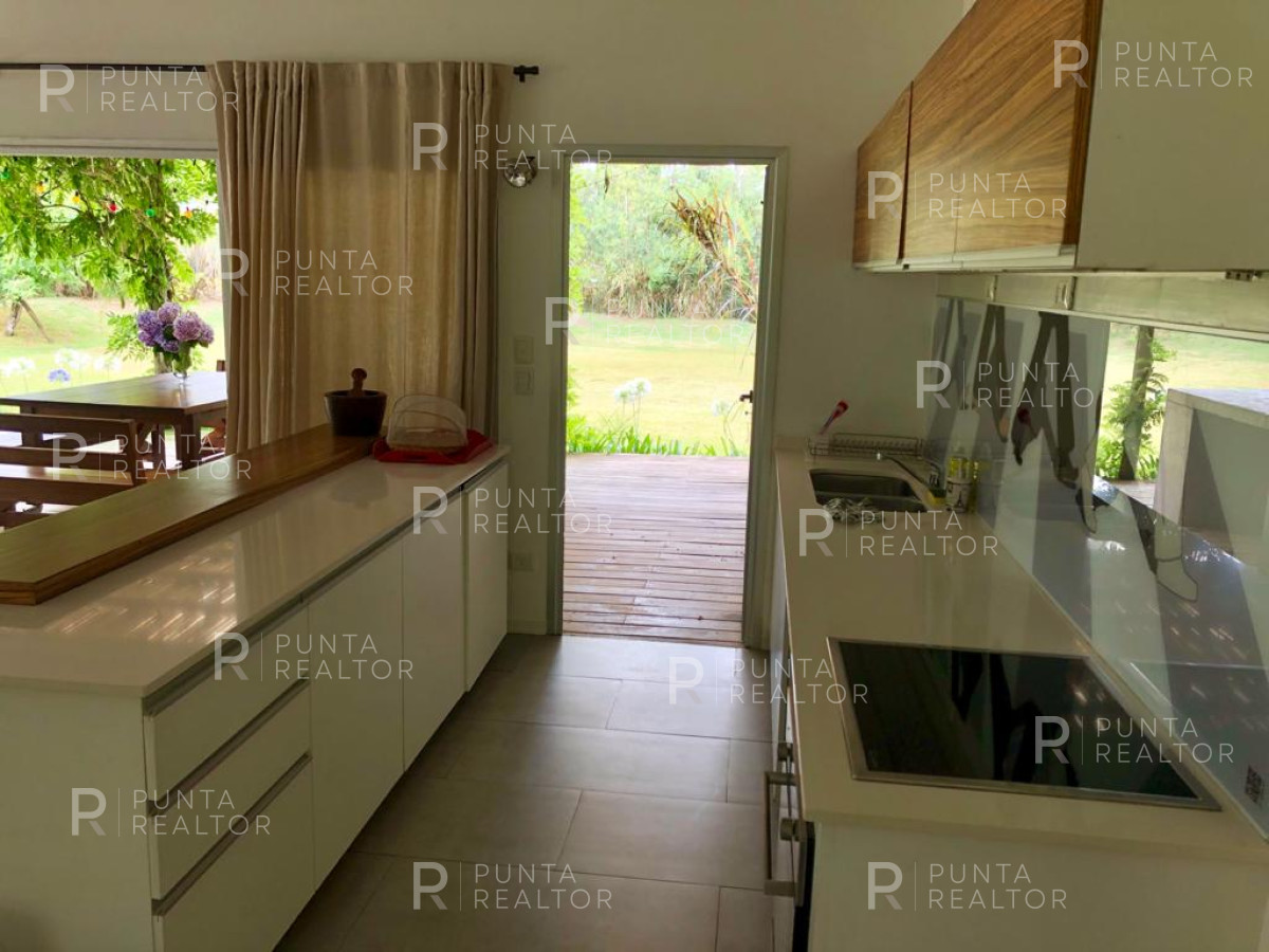 Casa ID.535 - Casa Venta, 3 dormitorios, 2 baños, El Tesoro, La Barra