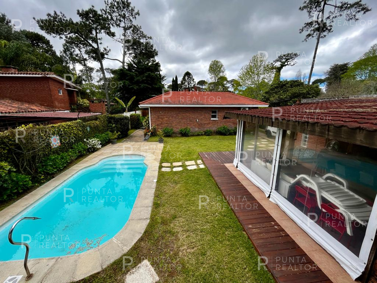 Casa ID.2454 - Casa Alquiler, 3 Dormitorios, Pileta climatizada, Playa Mansa, Punta del Este, Uruguay