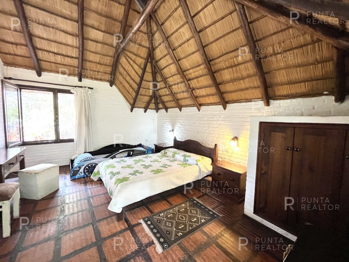 Casa ID.1213 - Casa venta 4 dormitorios, El Tesoro, La Barra, Uruguay