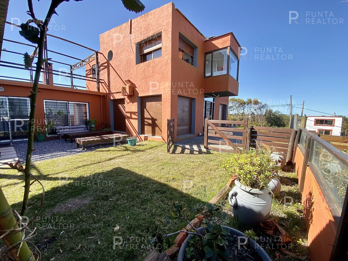 Casa ID.807 - Casa Venta 5 dormitorios, Altos de Punta Piedras, Manantiales, Uruguay