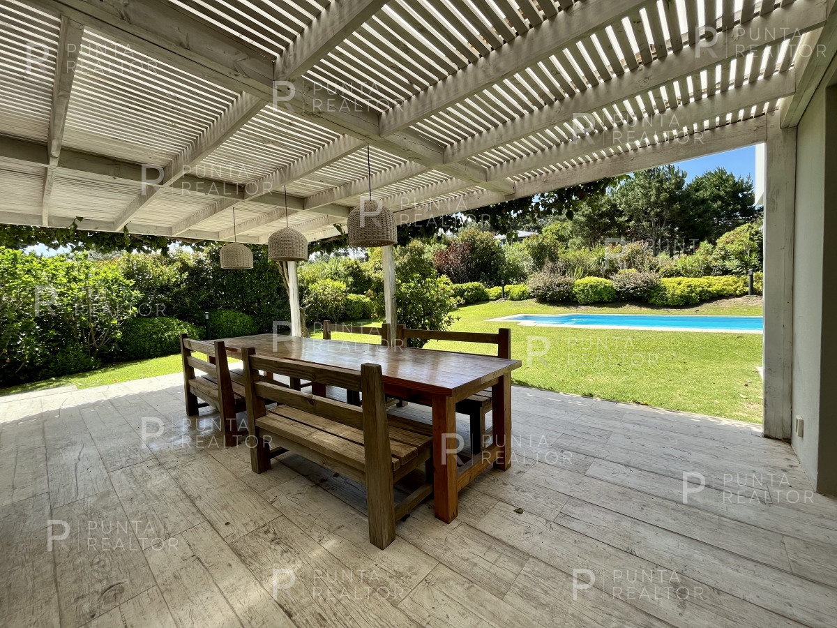 Casa ID.746 - Casa en alquiler 4 dormitorios, Pileta, La Barra, Uruguay 