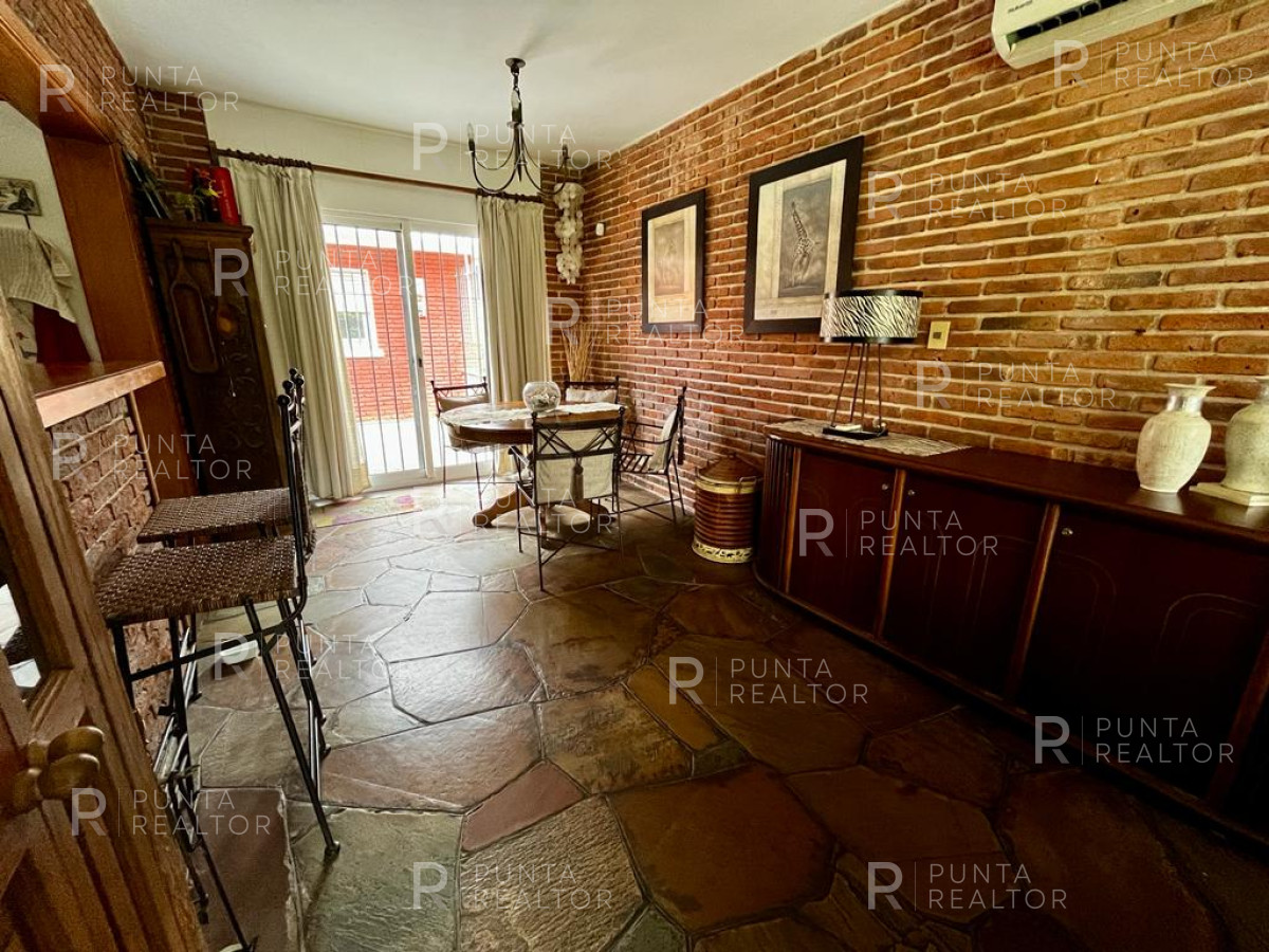 Casa ID.2454 - Casa Alquiler, 3 Dormitorios, Pileta climatizada, Playa Mansa, Punta del Este, Uruguay