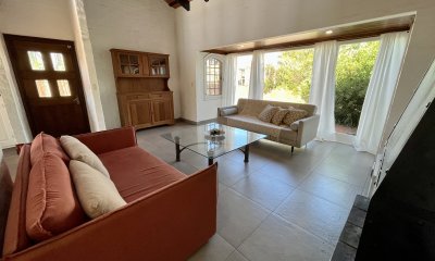 Casa a pasos del mar reciclada en venta en La Barra, Uruguay Oportunidad!