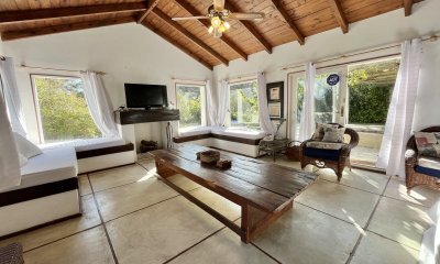 Casa en venta 5 dormitorios y servicio, La Barra, Uruguay