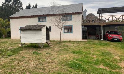 Venta en La Barra, casa, 3 dormitorios, 2 baños, gran terreno de casi 900 m2, parrillero techado, playroom