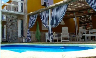 Casa a la venta con pileta en Manantiales, Uruguay