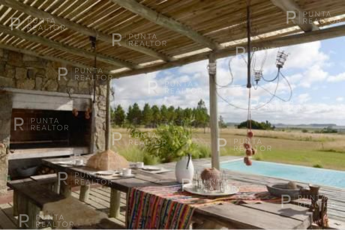 Chacra ID.363 - Chacra casa alquiler,  4 dormitorios, pileta, José Ignacio, Uruguay