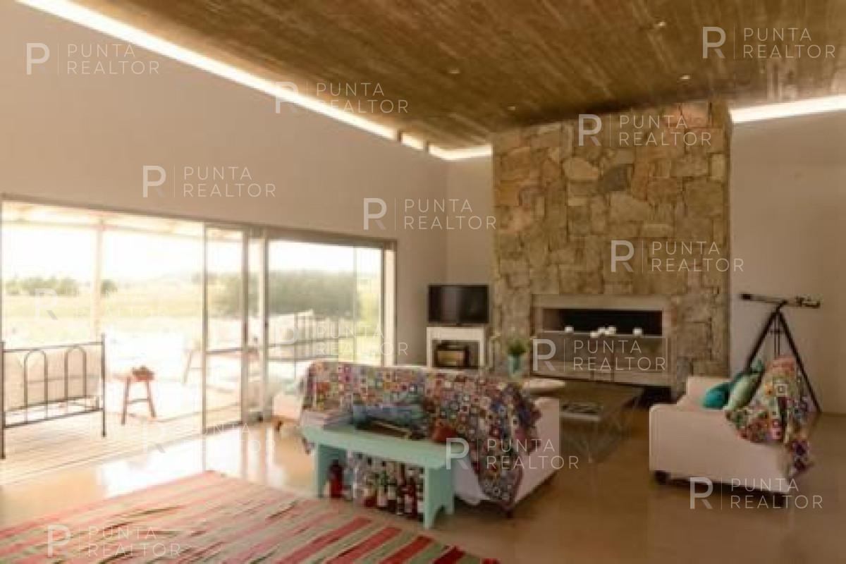 Chacra ID.363 - Chacra casa alquiler,  4 dormitorios, pileta, José Ignacio, Uruguay