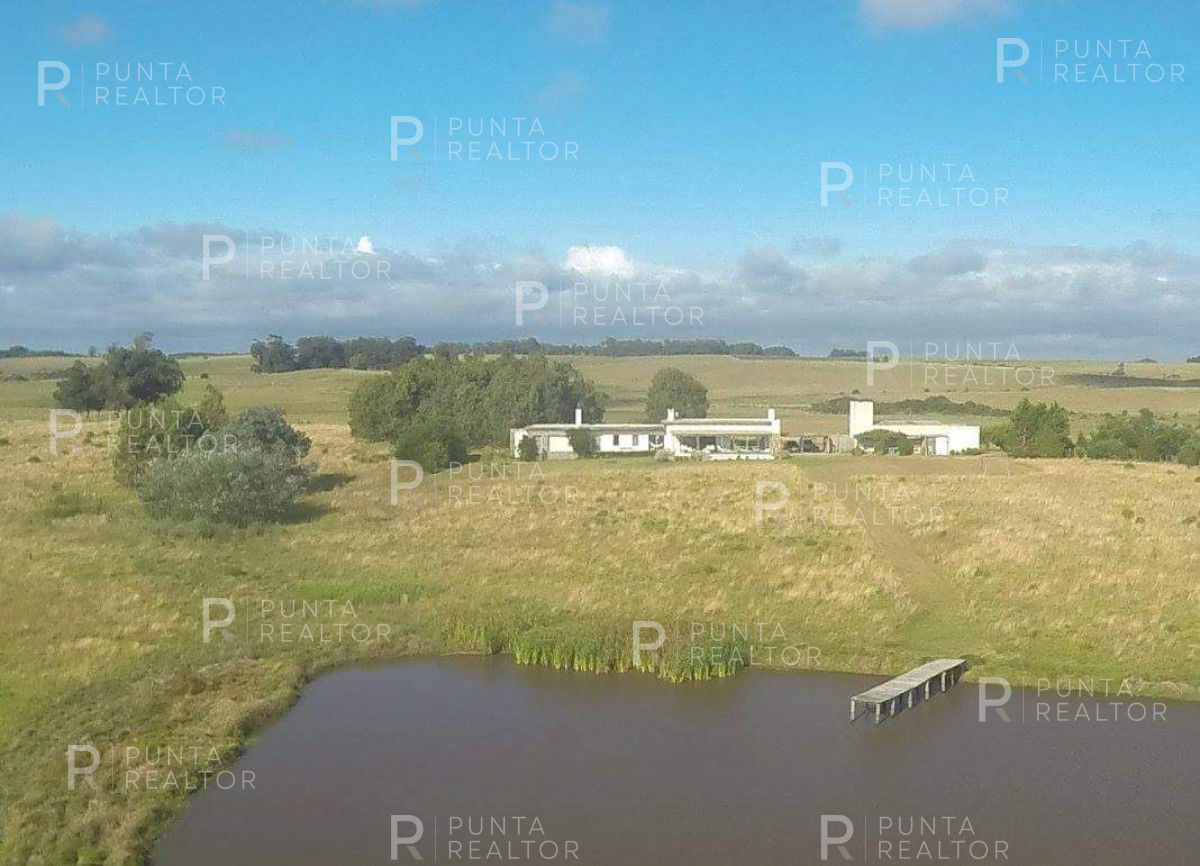Chacra ID.363 - Chacra casa alquiler,  4 dormitorios, pileta, José Ignacio, Uruguay
