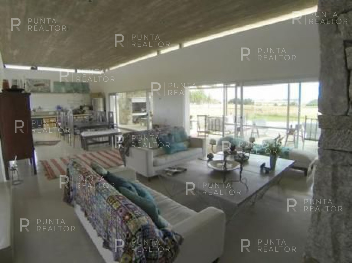 Chacra ID.363 - Chacra casa alquiler,  4 dormitorios, pileta, José Ignacio, Uruguay