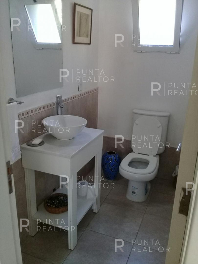 Chacra ID.320 - Divina chacra en La Barra, 4 dormitorios, suite con vestidor, toilette, deck, parrillero techado, pérgola auto, 2000 m2 terreno. 