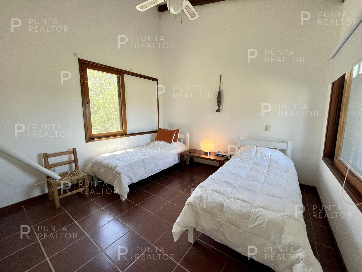 Chacra ID.1386 - Chacra  Casa alquiler, 12 dormitorios, cancha de Tenis, José Ignacio, Alquiler