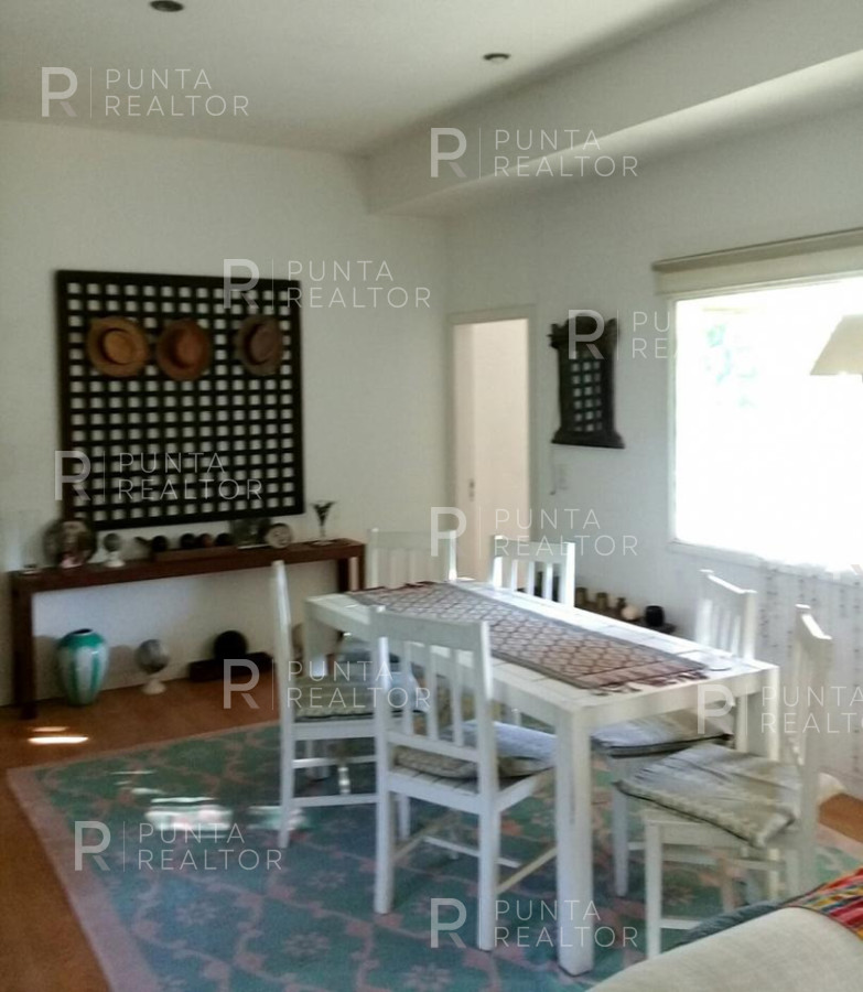 Chacra ID.320 - Divina chacra en La Barra, 4 dormitorios, suite con vestidor, toilette, deck, parrillero techado, pérgola auto, 2000 m2 terreno. 