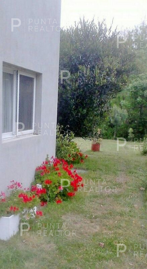Chacra ID.320 - Divina chacra en La Barra, 4 dormitorios, suite con vestidor, toilette, deck, parrillero techado, pérgola auto, 2000 m2 terreno. 