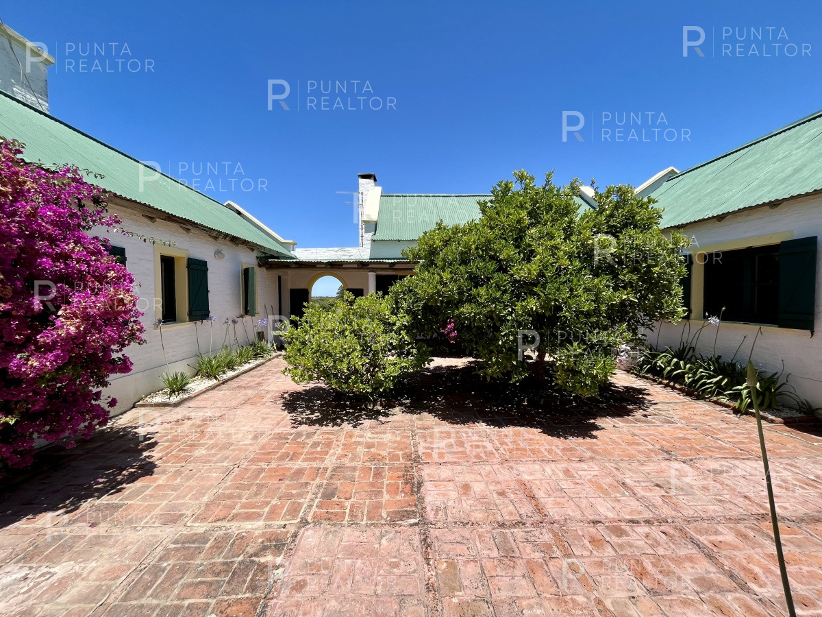 Chacra ID.1386 - Chacra  Casa alquiler, 12 dormitorios, cancha de Tenis, José Ignacio, Alquiler